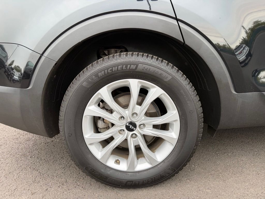 Used 2022 Ebony Black Kia LX image 9