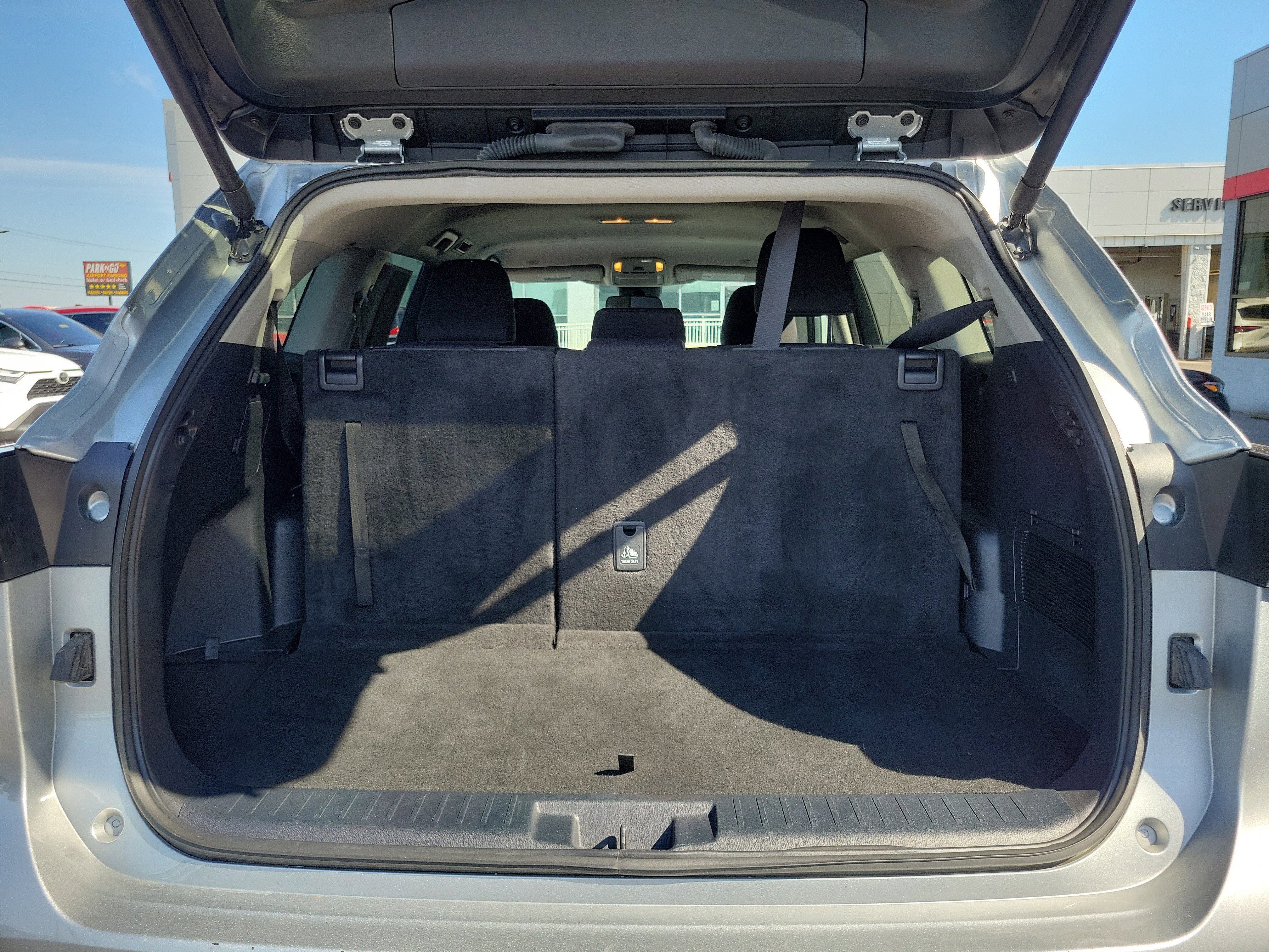 2024 Toyota Highlander LE - Photo 8