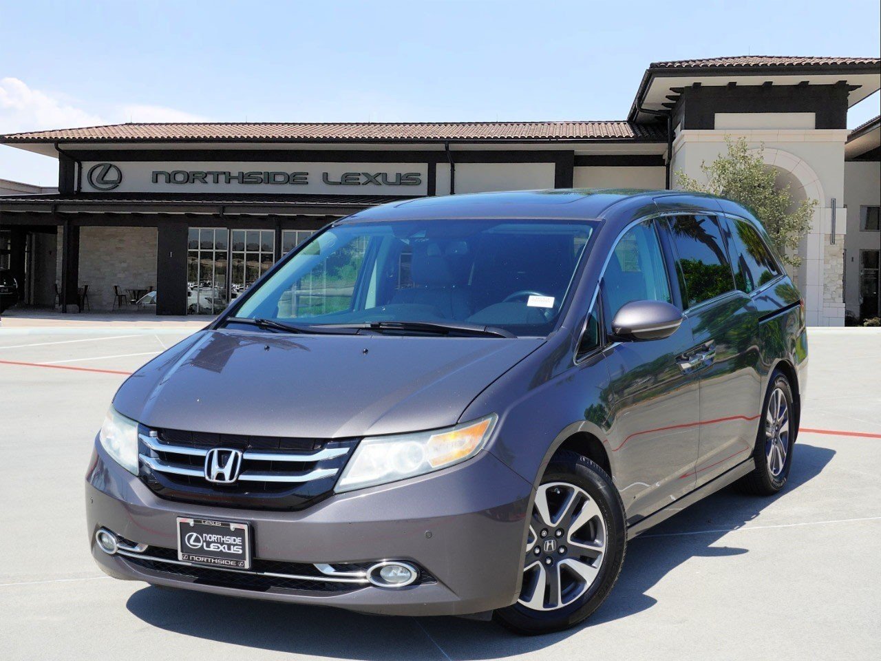 2015 Honda Odyssey Touring's photo