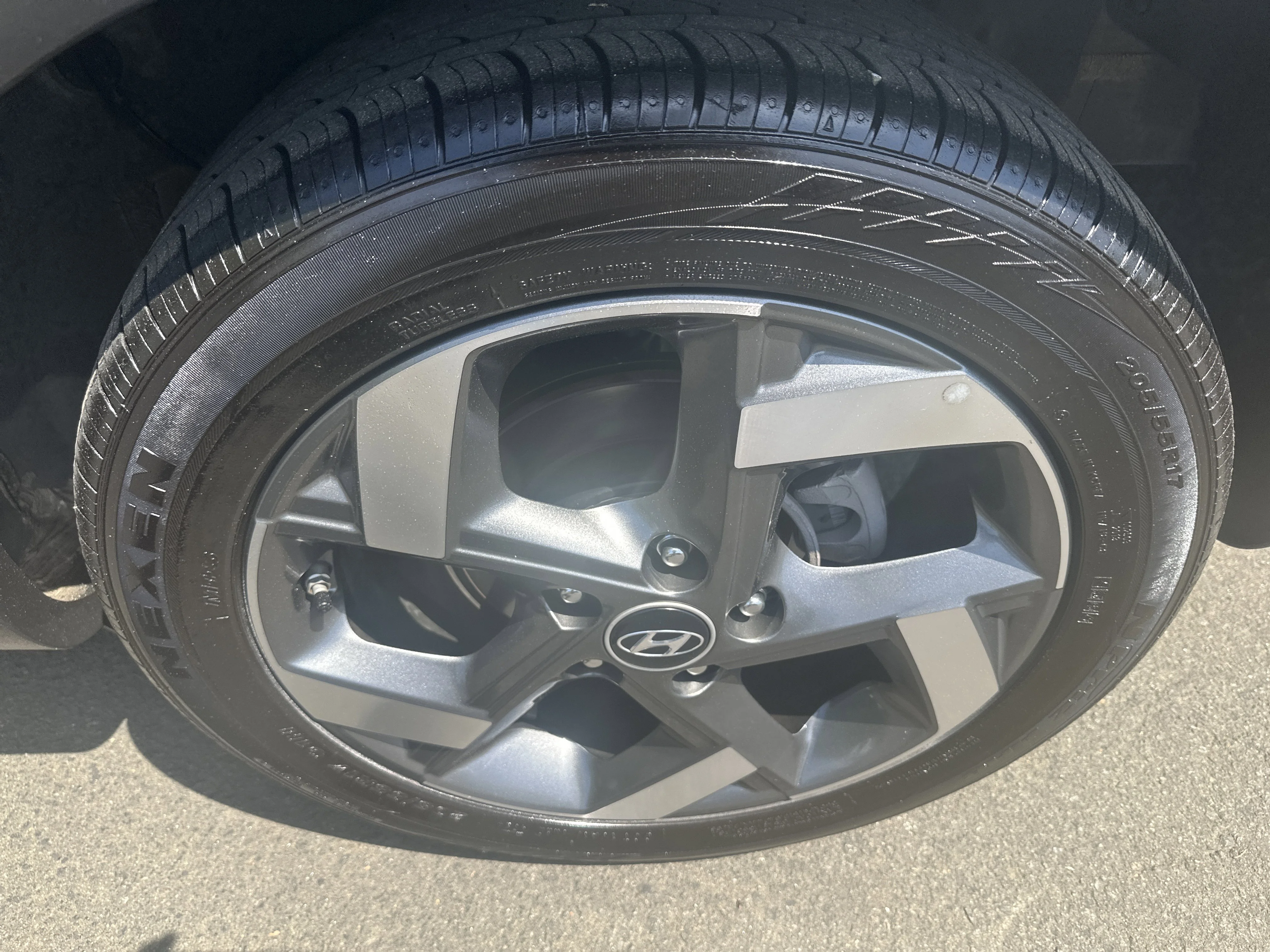 Used 2025 Onyx Black Hyundai SEL image 32