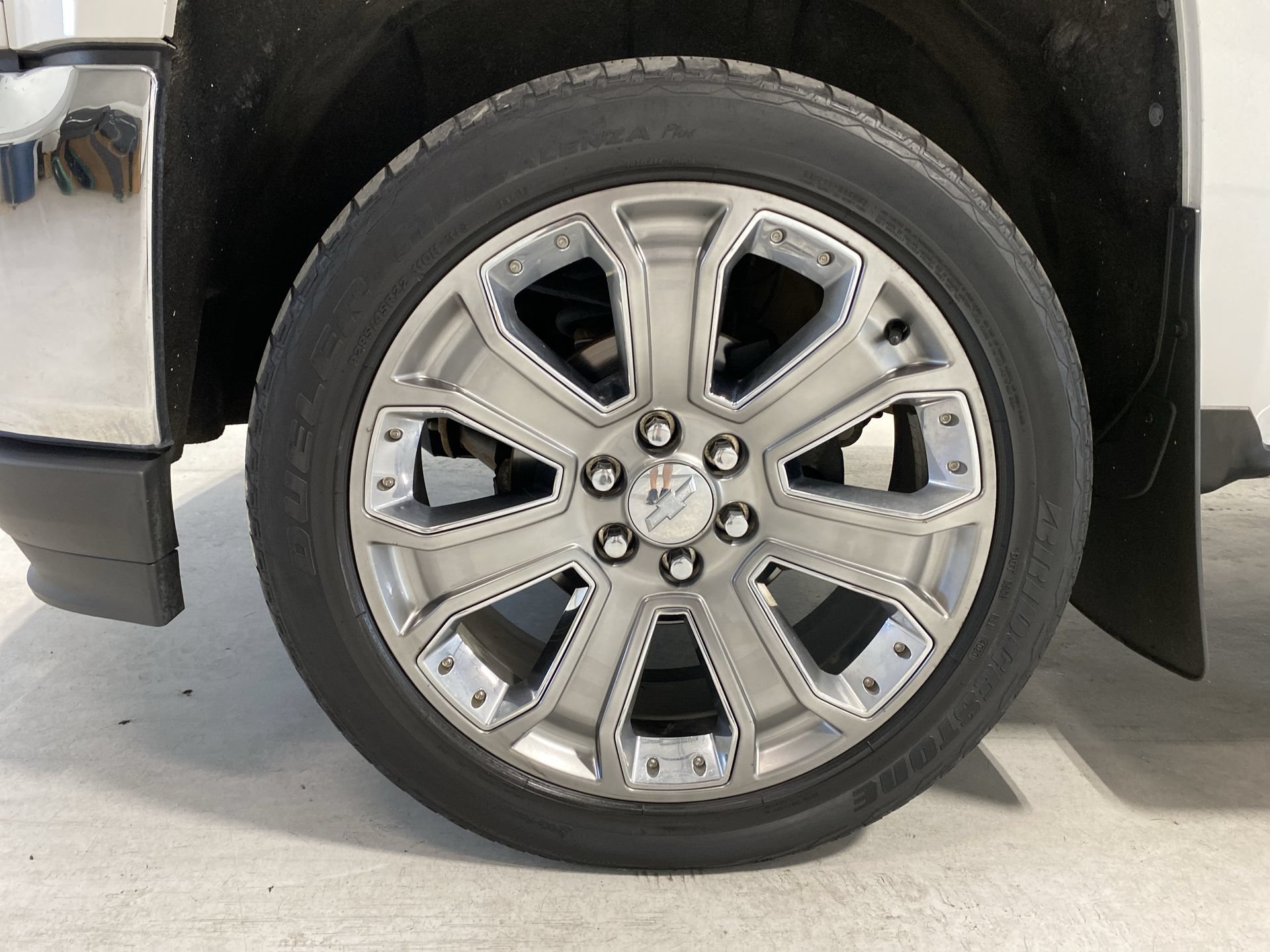 Used 2017 IRIDESCENT PEARL TRICOAT Chevrolet LTZ image 31