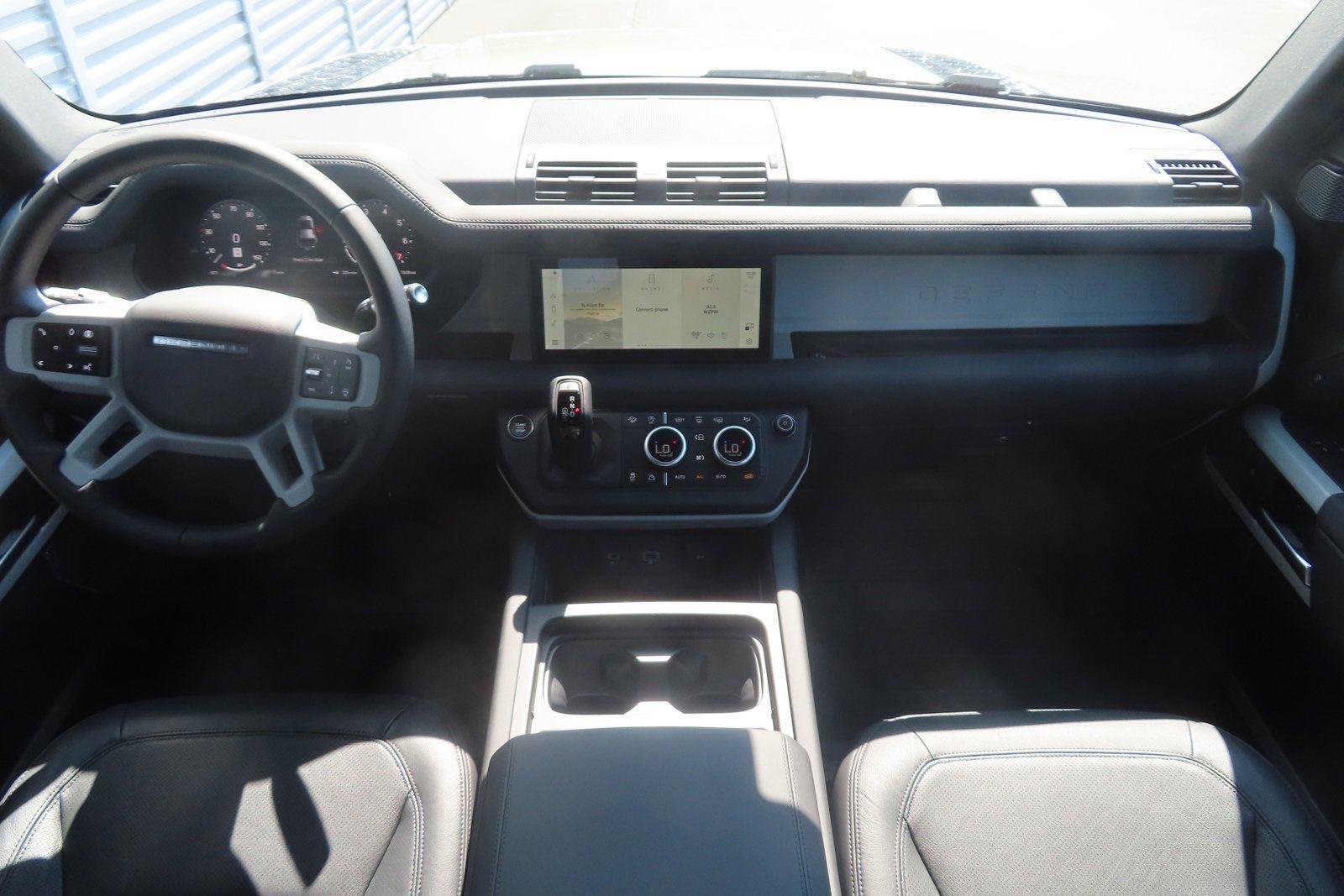 Used 2024 Pangea Green Metallic Land Rover S image 5