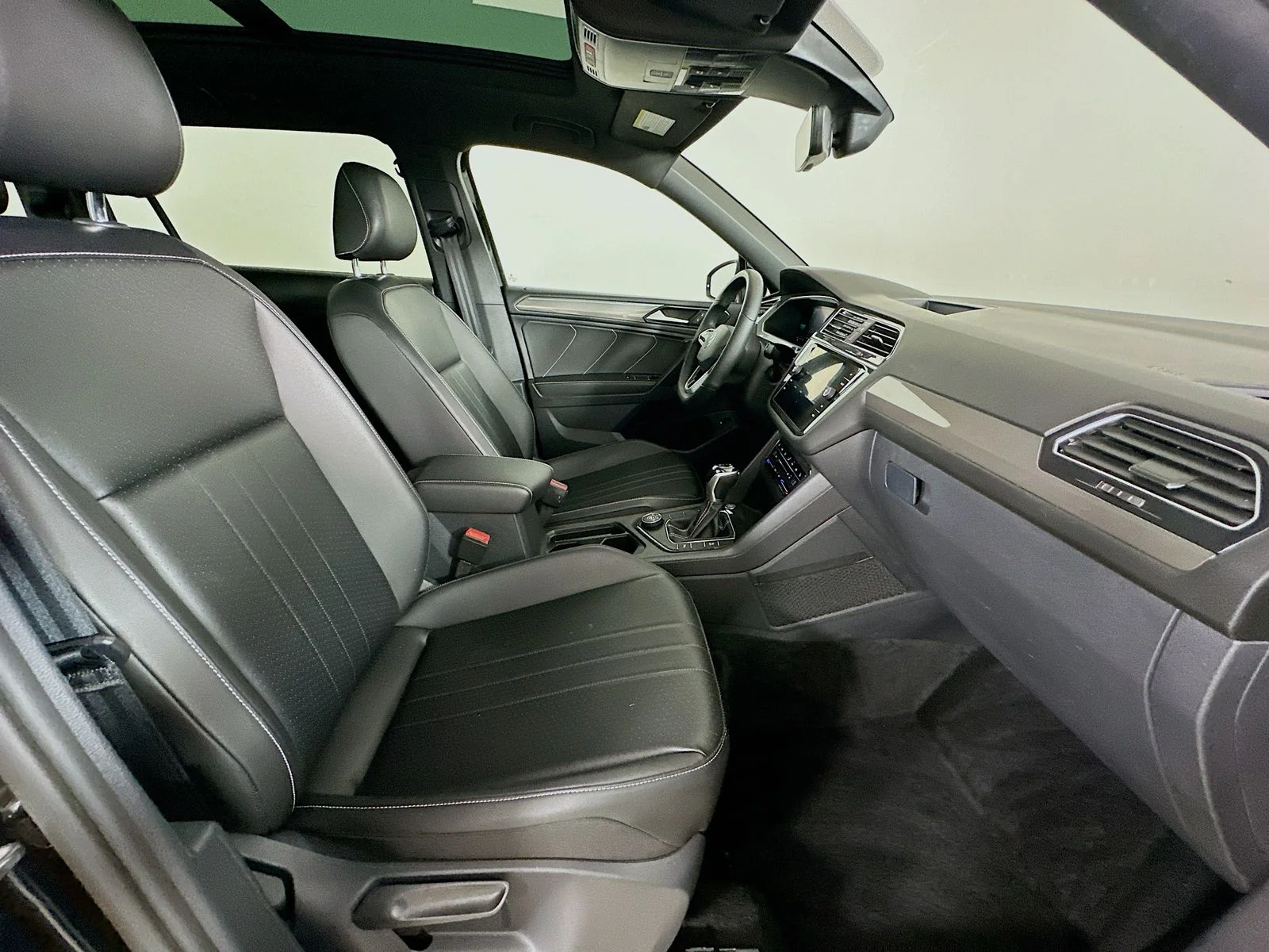 Used 2022 Black Volkswagen  image 43