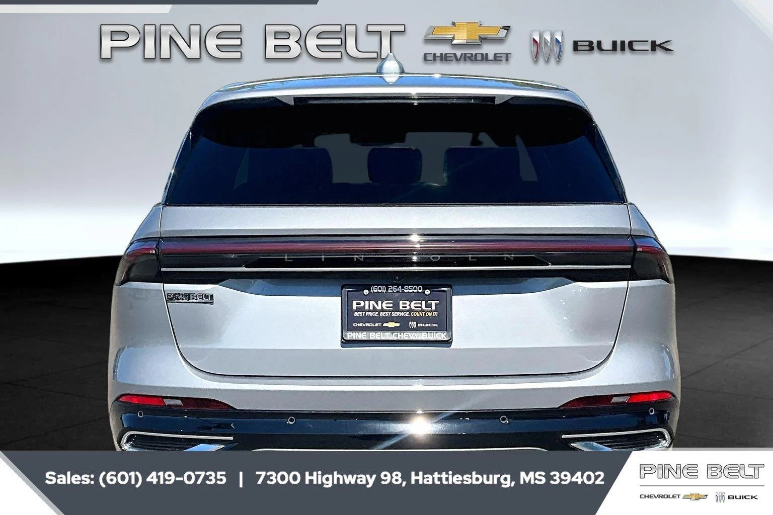 Used 2025 Lustrous Gray Metallic Lincoln Premiere image 4