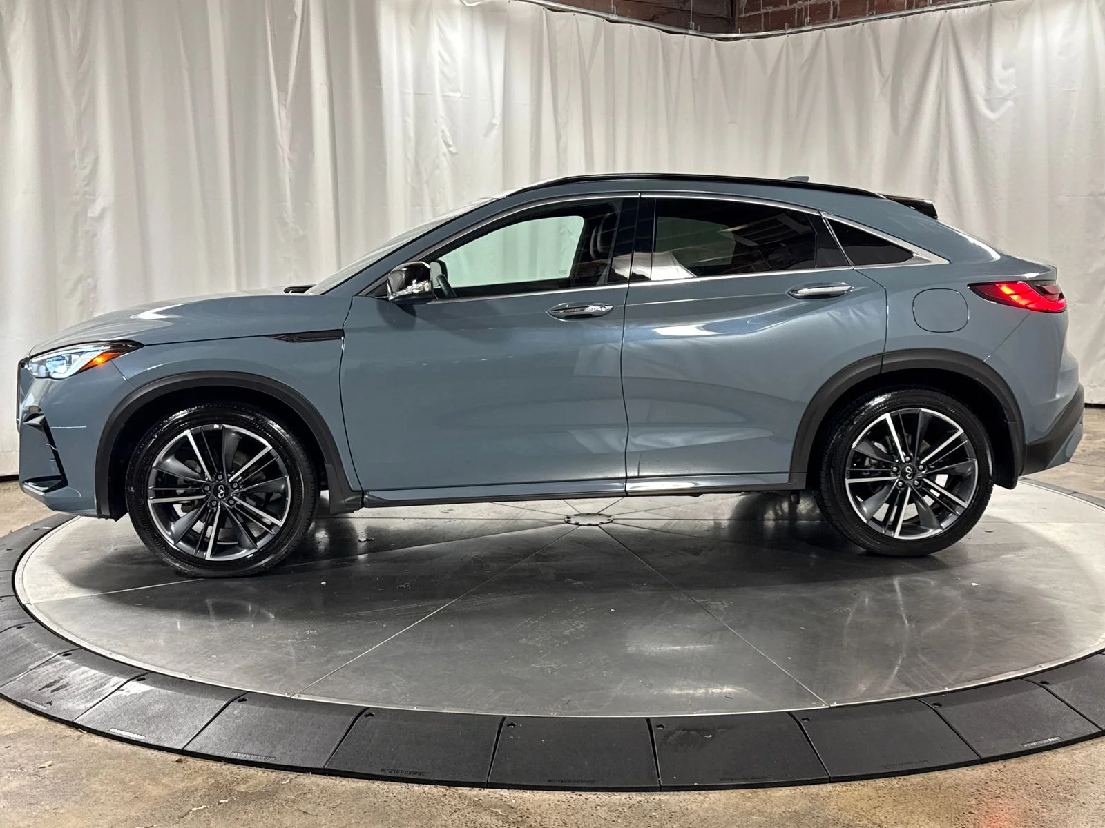 Certified Used 2025 Slate Gray INFINITI LUXE image 8