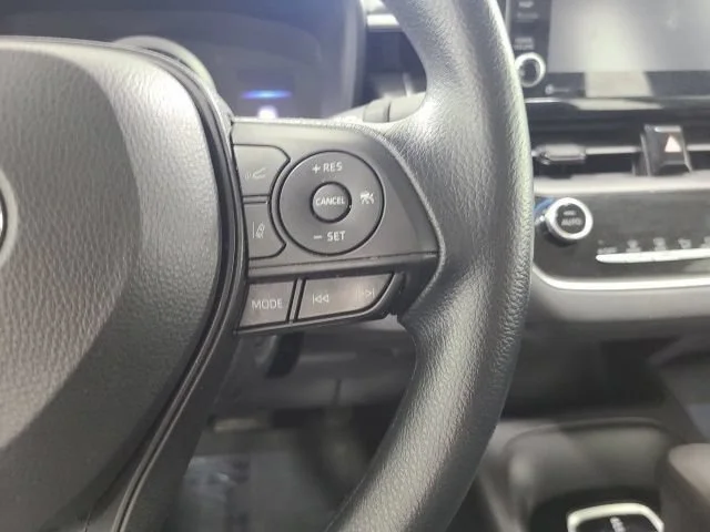 Used 2022 White Toyota LE image 23