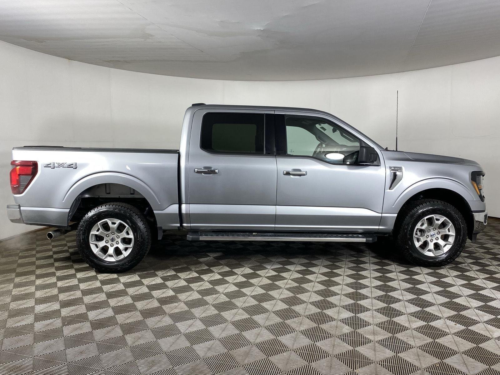 Used 2025 Iconic Silver Ford XLT image 8