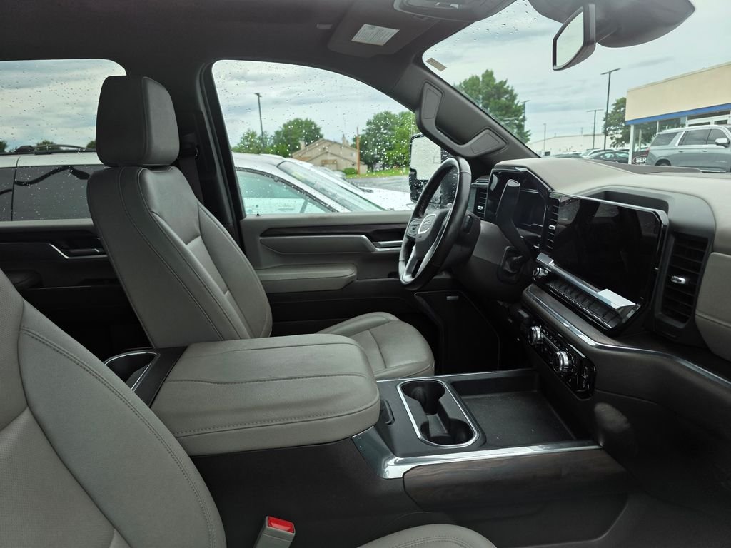 Used 2025 Summit White GMC SLT image 5