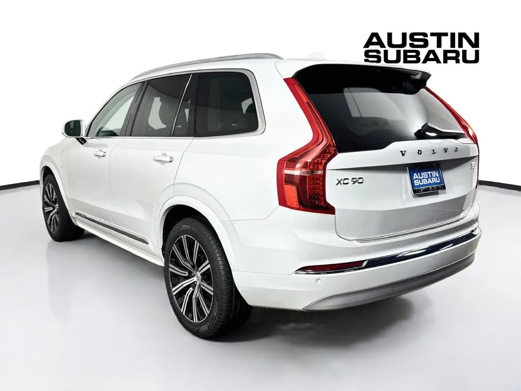 Used 2022 White Volvo T8 Inscription 6 Passenger image 5