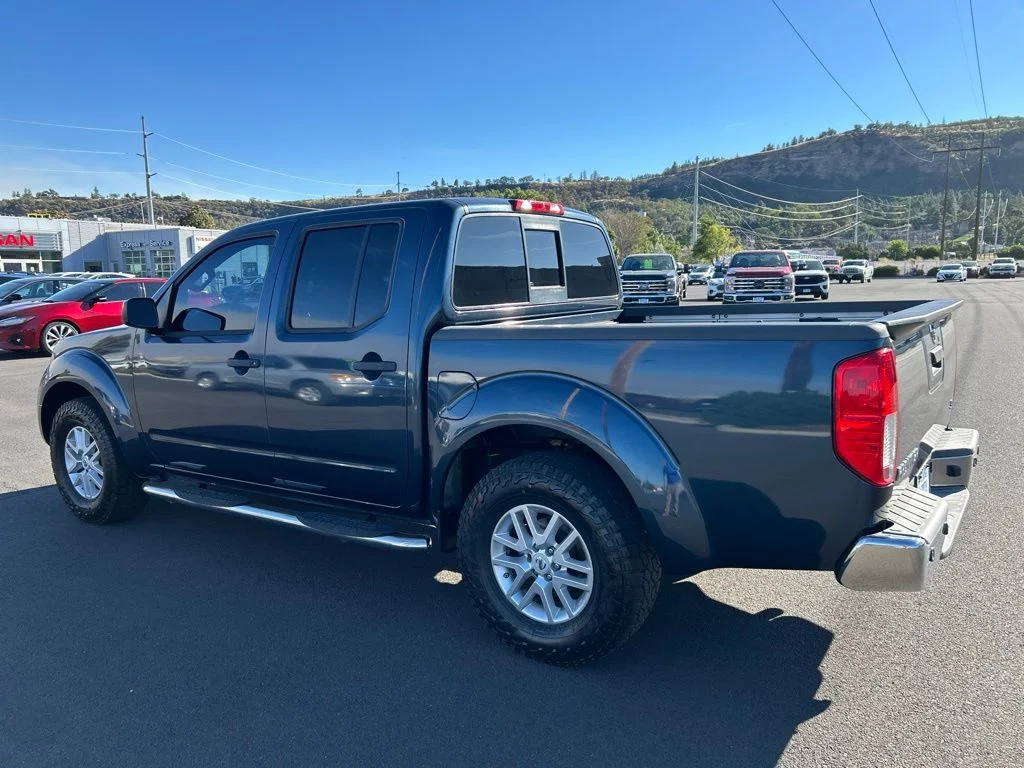 Used 2016 Arctic Blue Metallic Nissan SV image 9