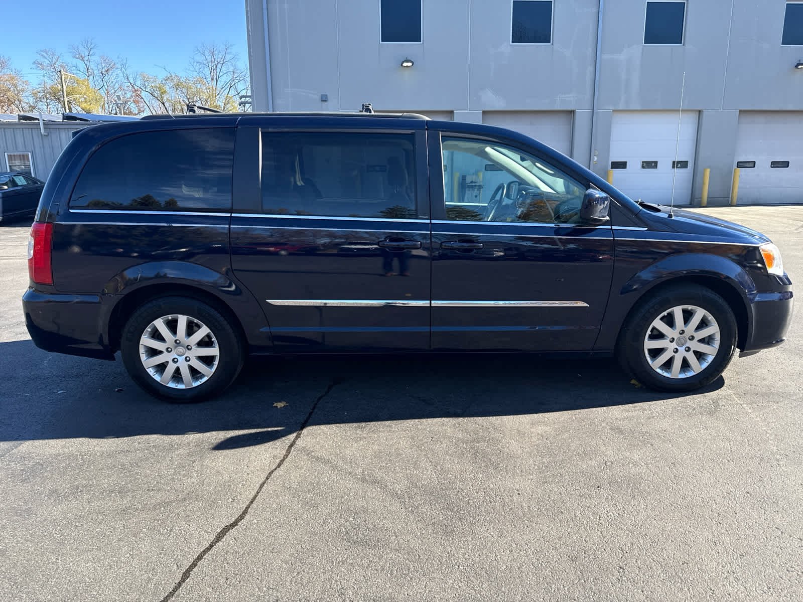 2013 Chrysler Town & Country Touring photo 2