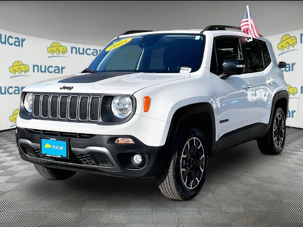 Used 2023 White Jeep Latitude image 3