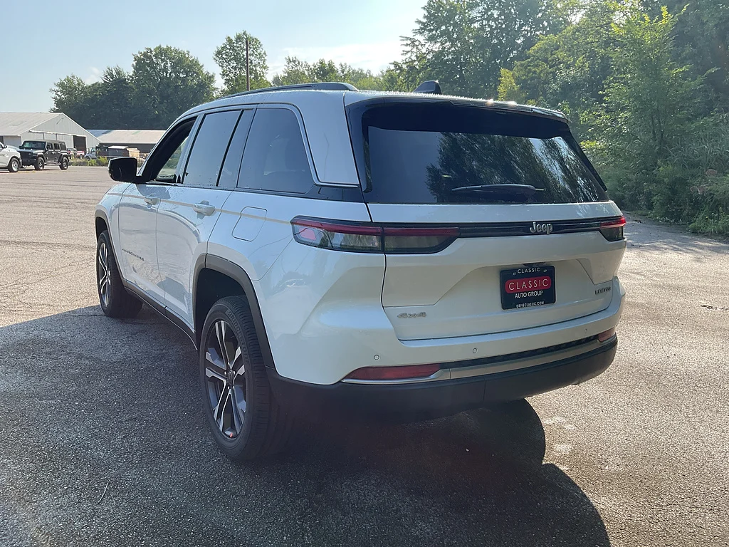 New 2027 Bright White Clearcoat Jeep Limited image 7