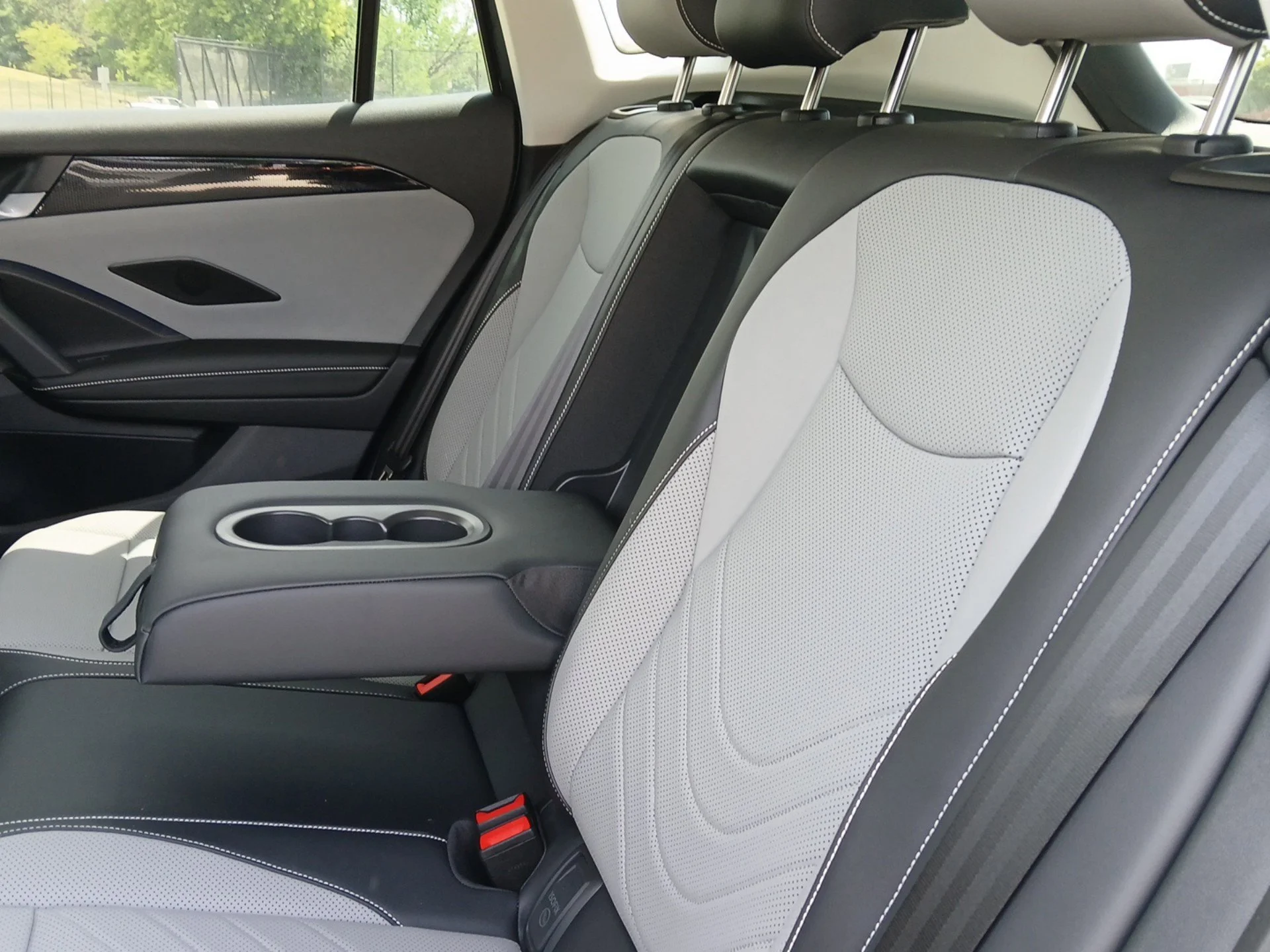 New 2026 Platinum Gray Metallic Volkswagen 2.0T SE image 22