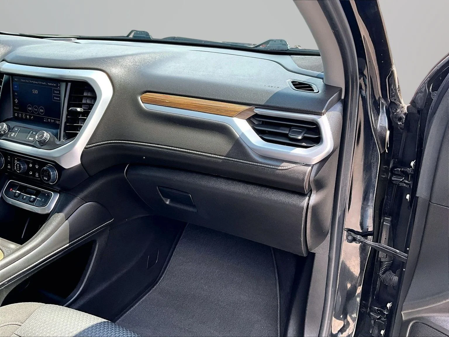 Used 2022 Black GMC SLE image 18