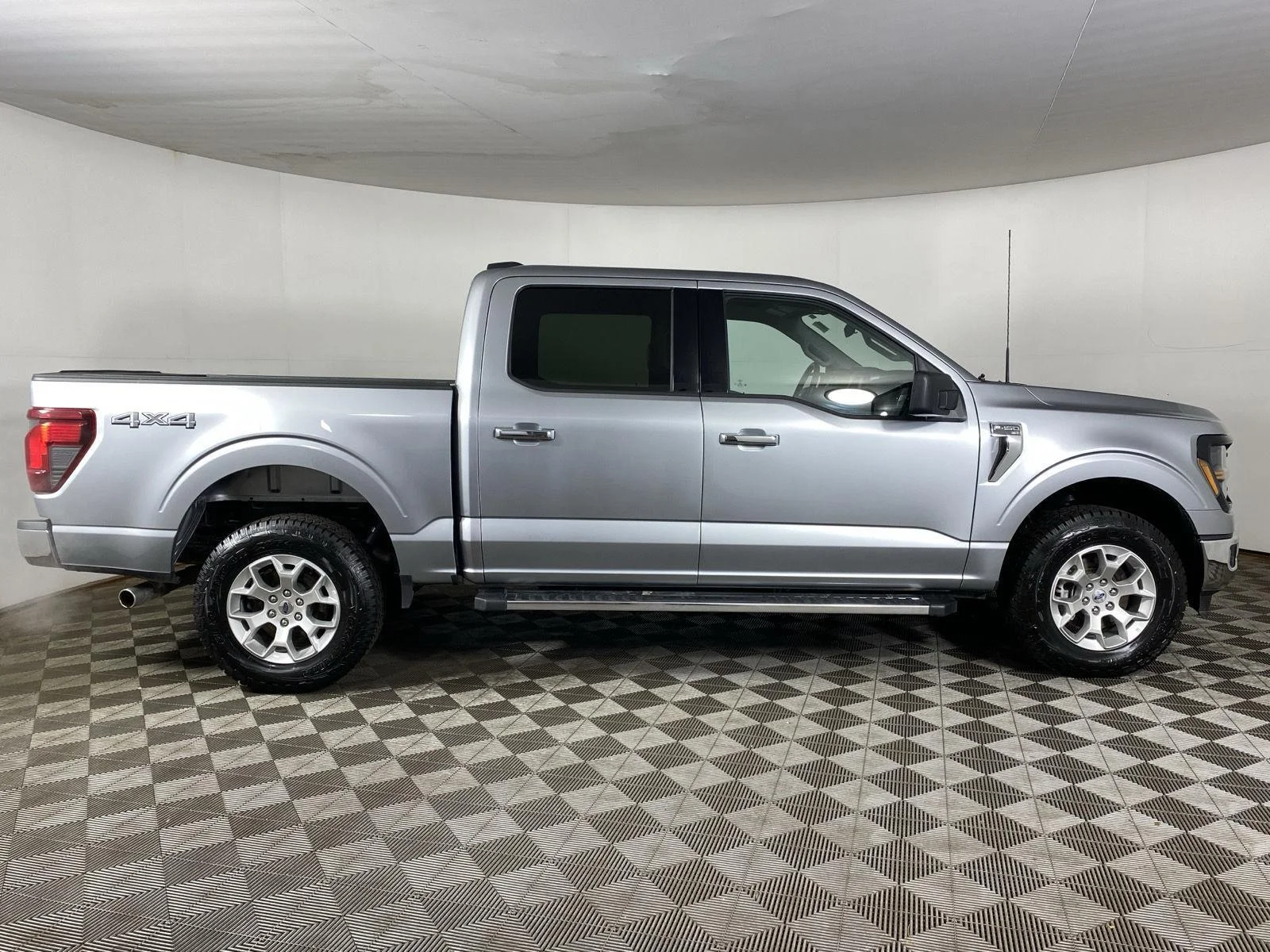 Used 2025 Iconic Silver Ford XLT image 8