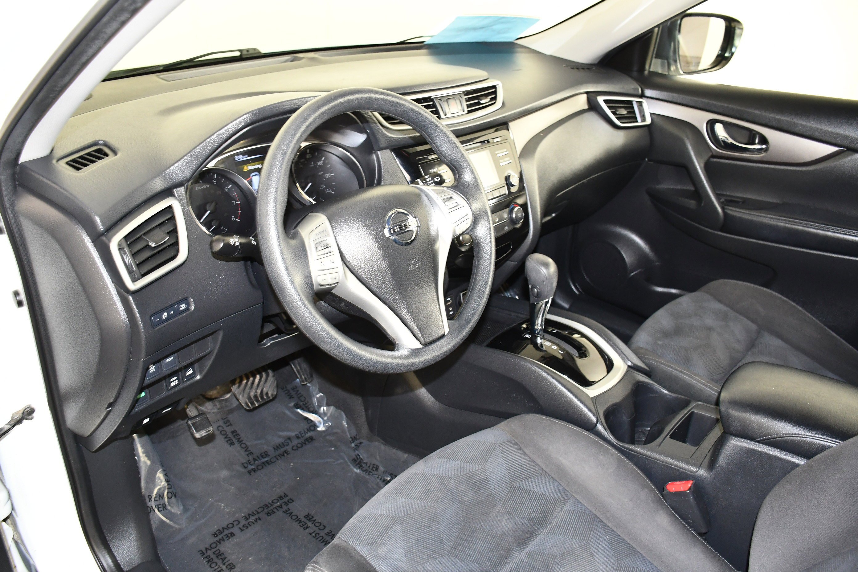 Used 2015 Glacier White Nissan S image 35
