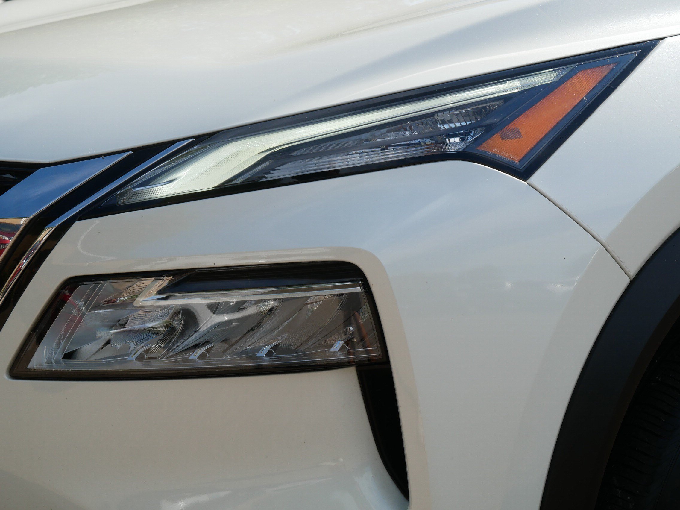 Certified Used 2023 Pearl White Tricoat Nissan SV image 16