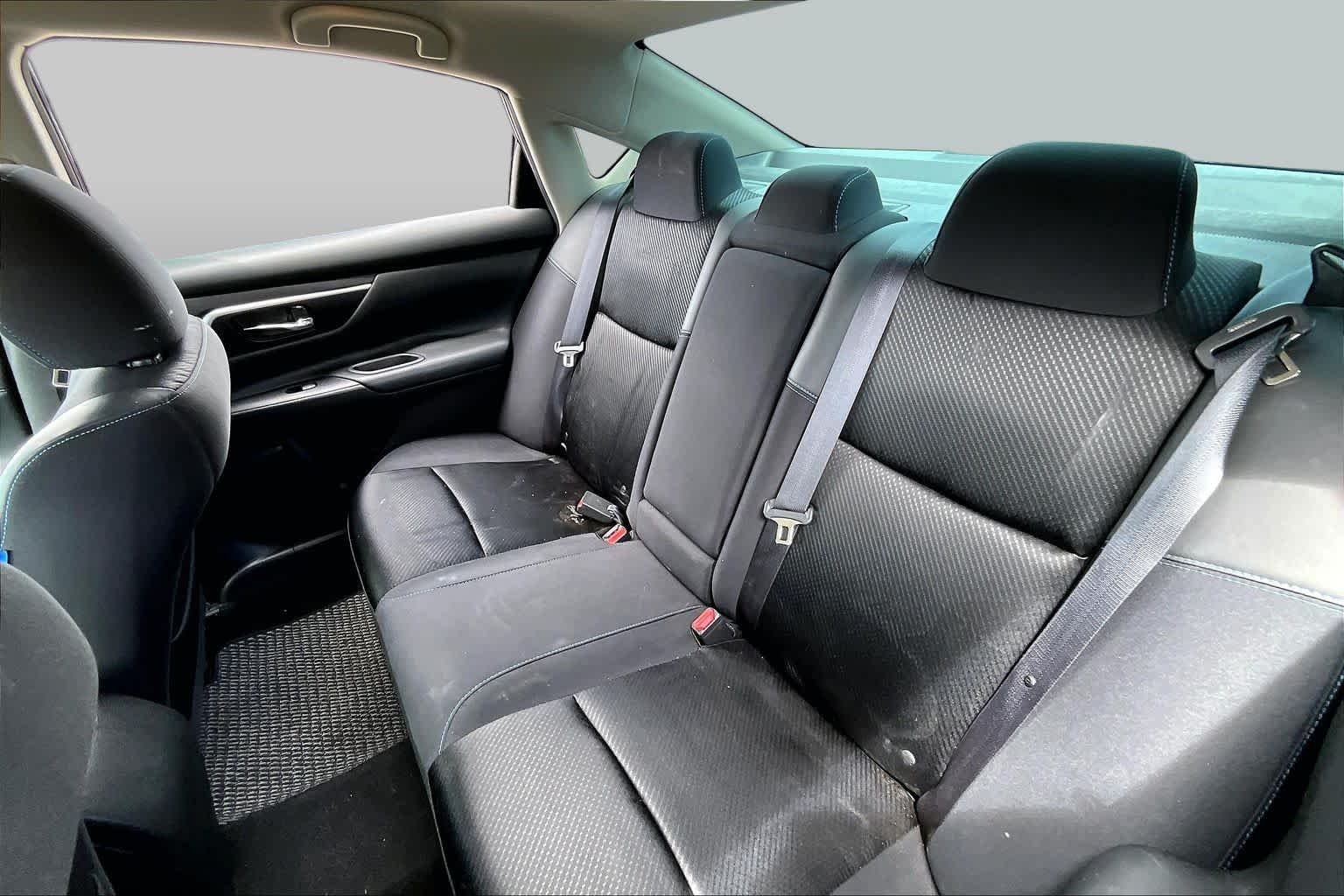 Used 2016 Super Black Nissan 2.5 SR image 18