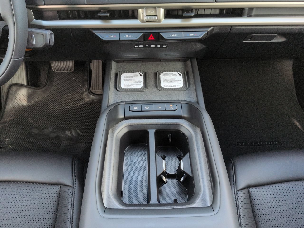 New 2027 Ebony Black Kia S image 22