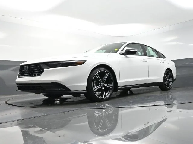 Used 2026 White Honda SE image 33