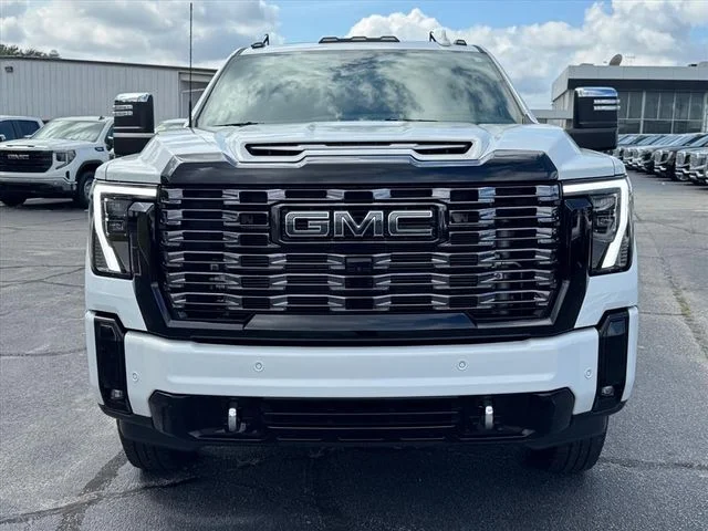 Used 2025 White GMC Denali Ultimate image 12