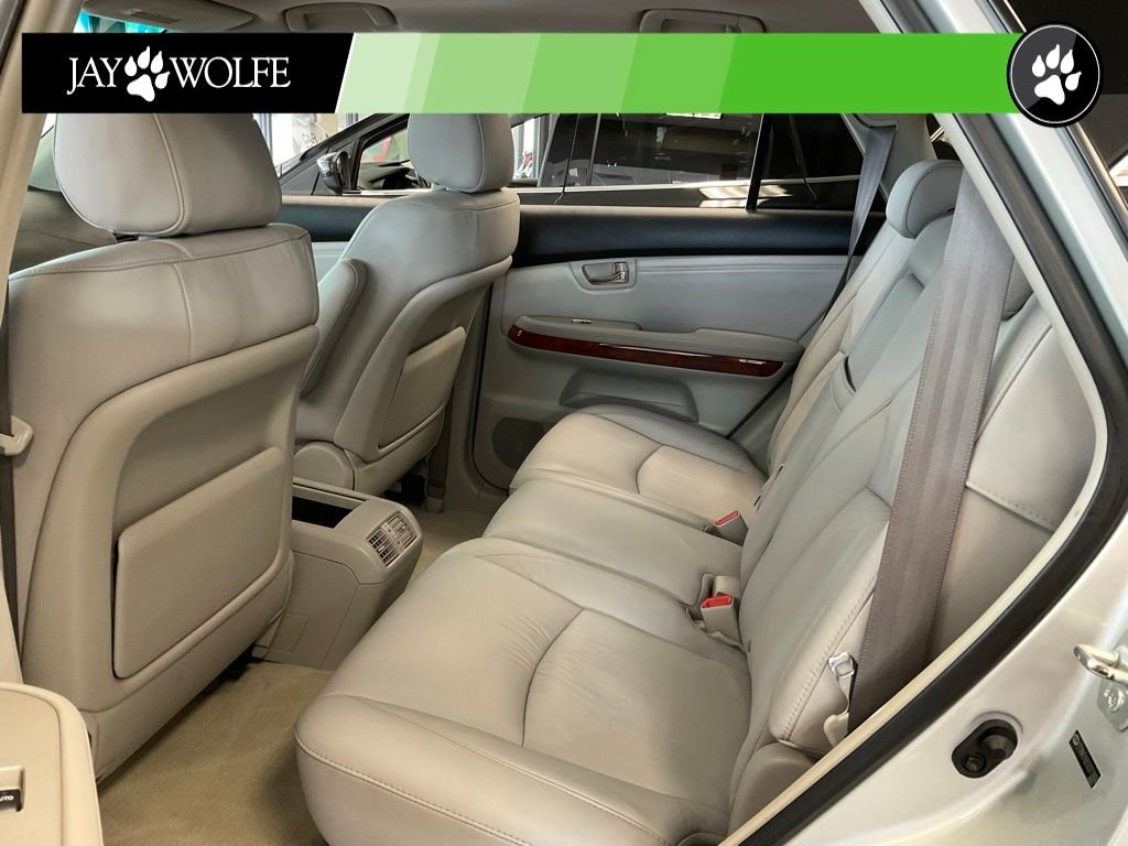 Used 2005  Lexus 330 image 21