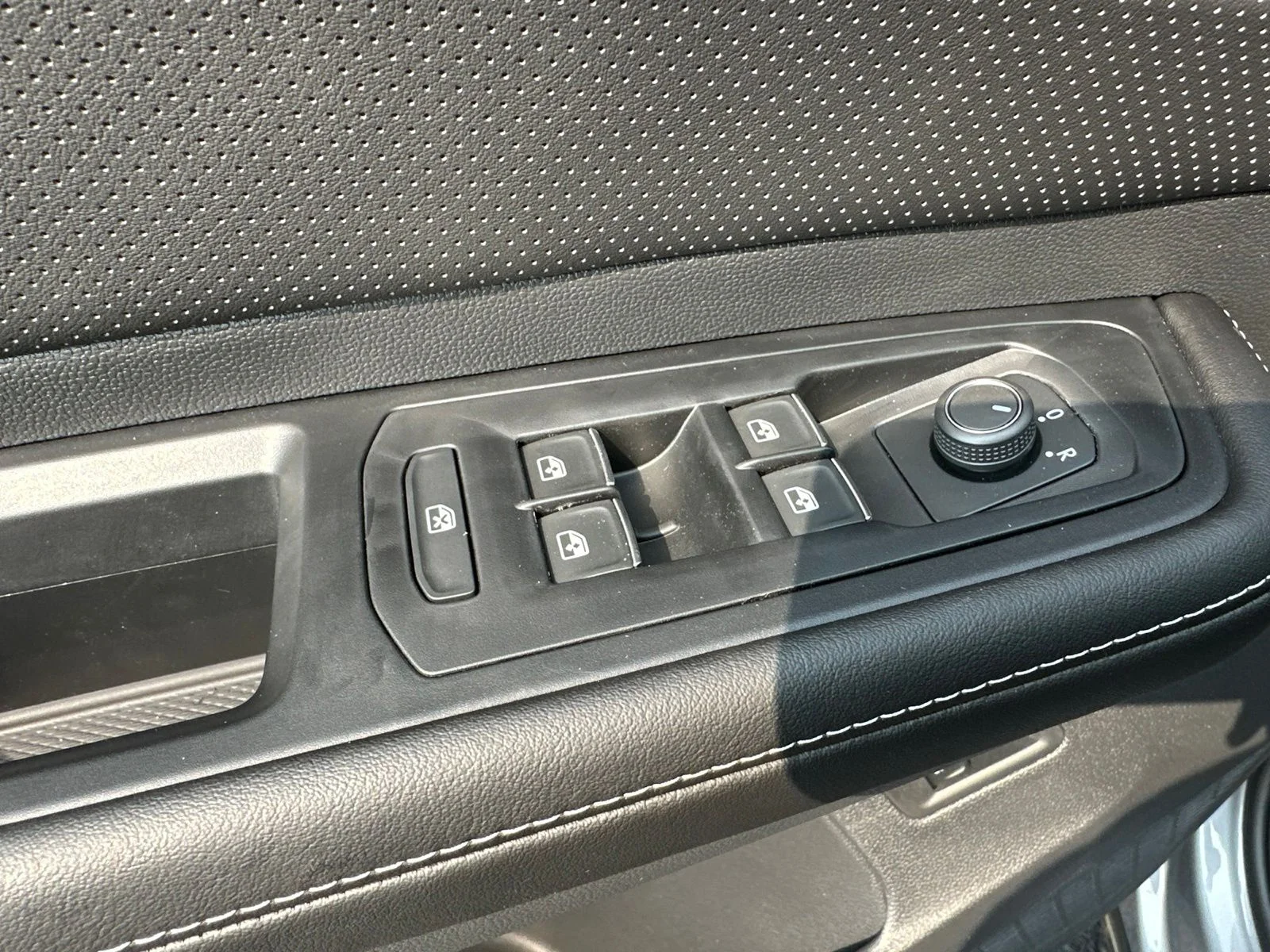 2026 Volkswagen Atlas SE w/Tech - Photo 17
