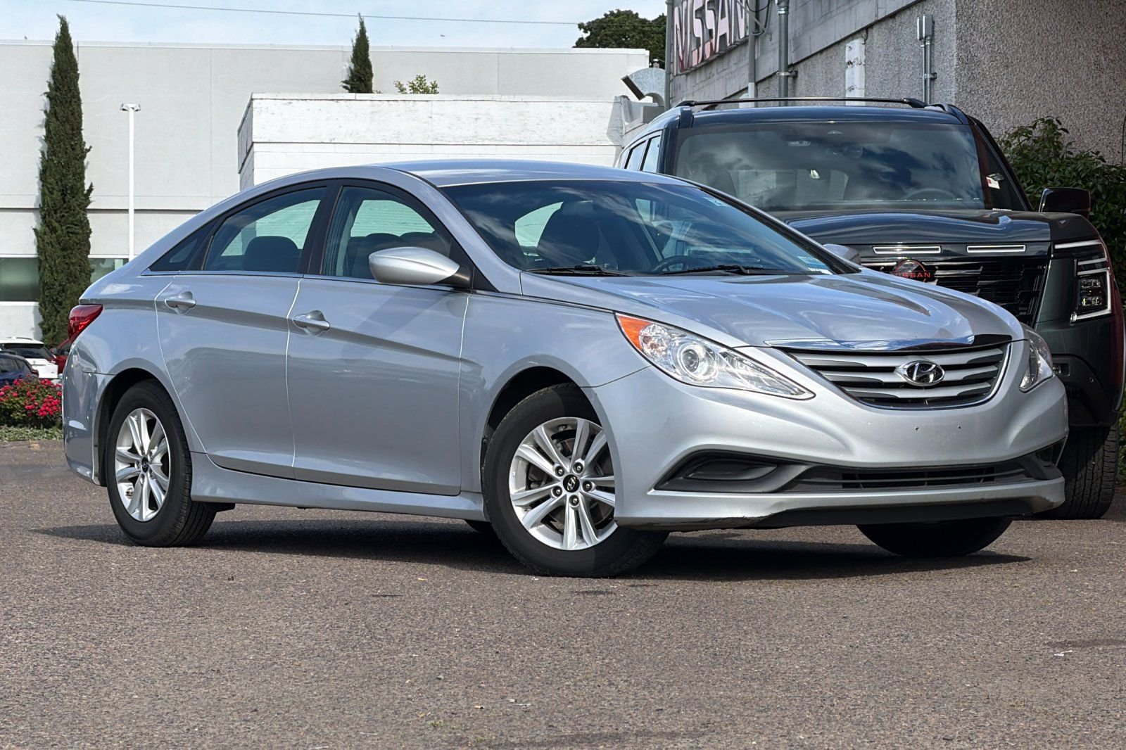 Used 2014 Hyundai Sonata GLS with VIN 5NPEB4AC1EH935473 for sale in Eugene, OR