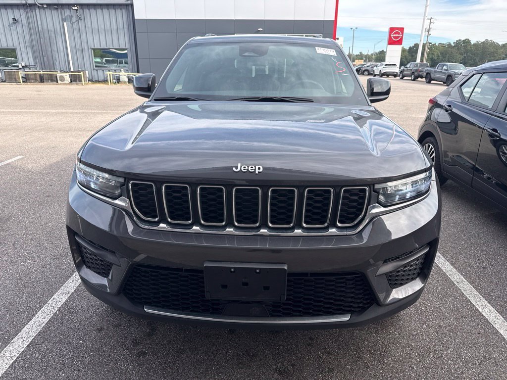 Used 2025 Gray Jeep Laredo X image 12