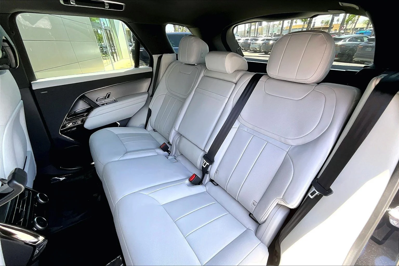 New 2026 Santorini Black Land Rover SE image 10