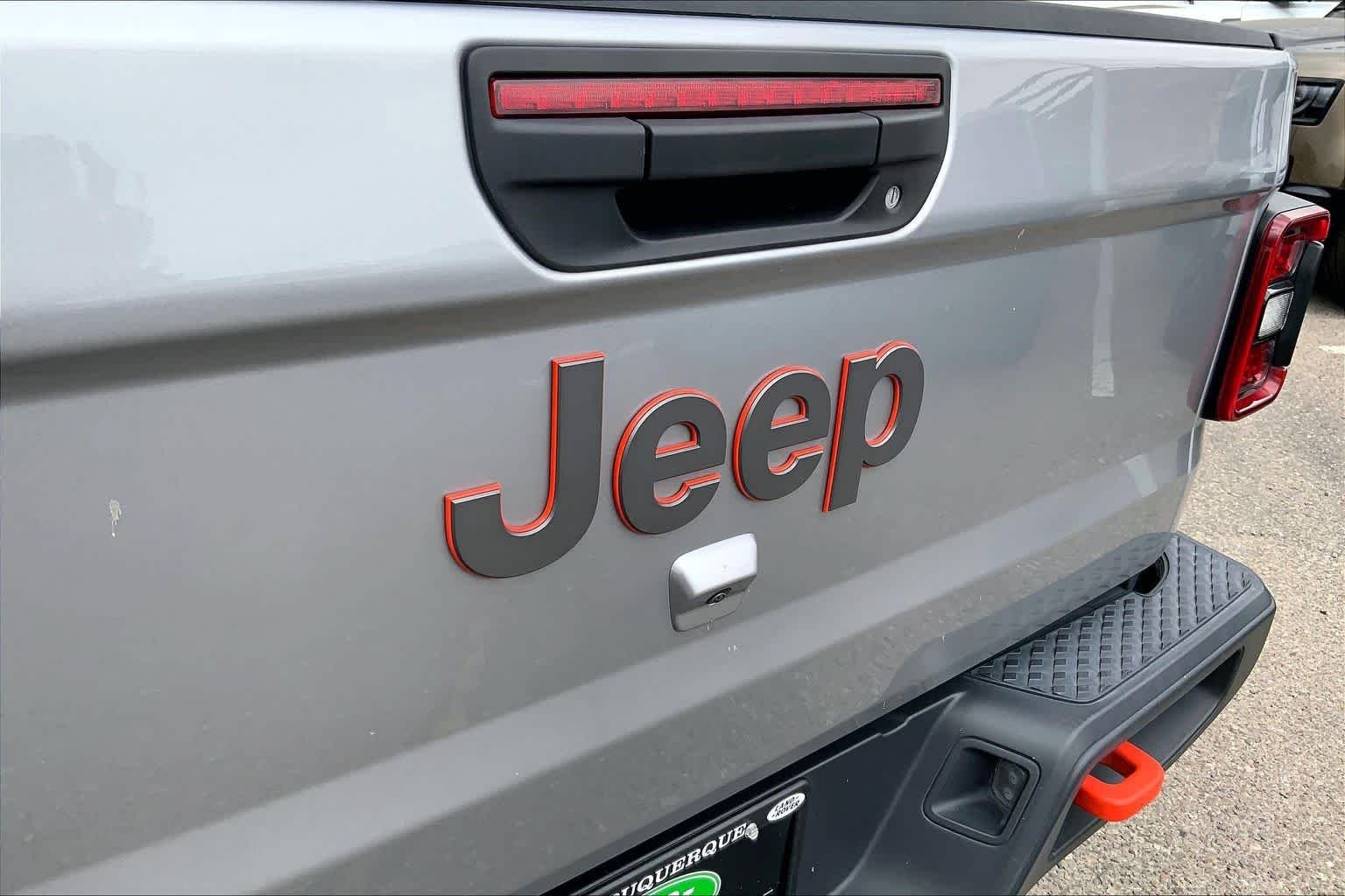 Used 2021 Billet Silver Metallic Clearcoat Jeep Mojave image 30