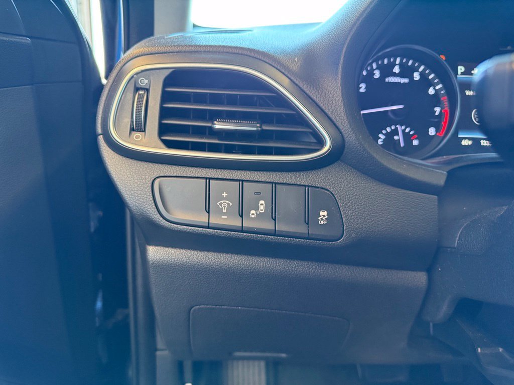 Used 2018 Black Hyundai Base image 12