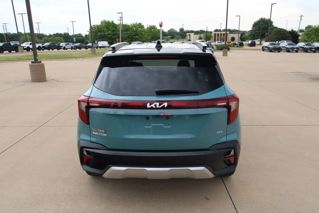 New 2026 Pluton Blue / Black Roof Kia S image 14