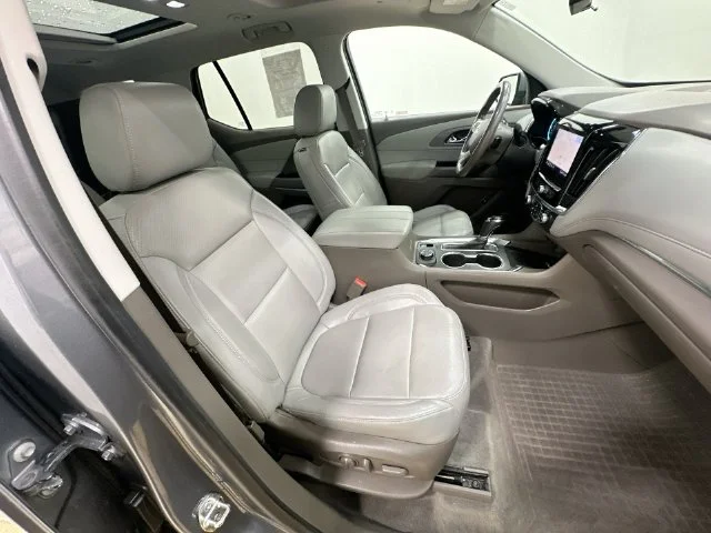 Used 2020 Gray Chevrolet Premier image 27