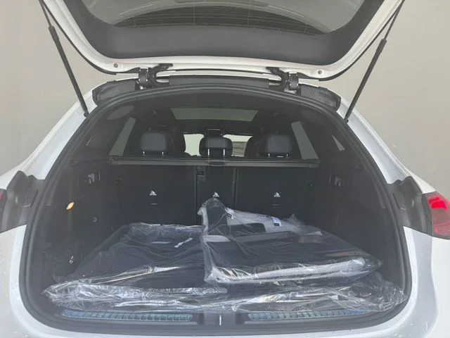 New 2026 Polar White Mercedes-Benz GLC 300 image 8