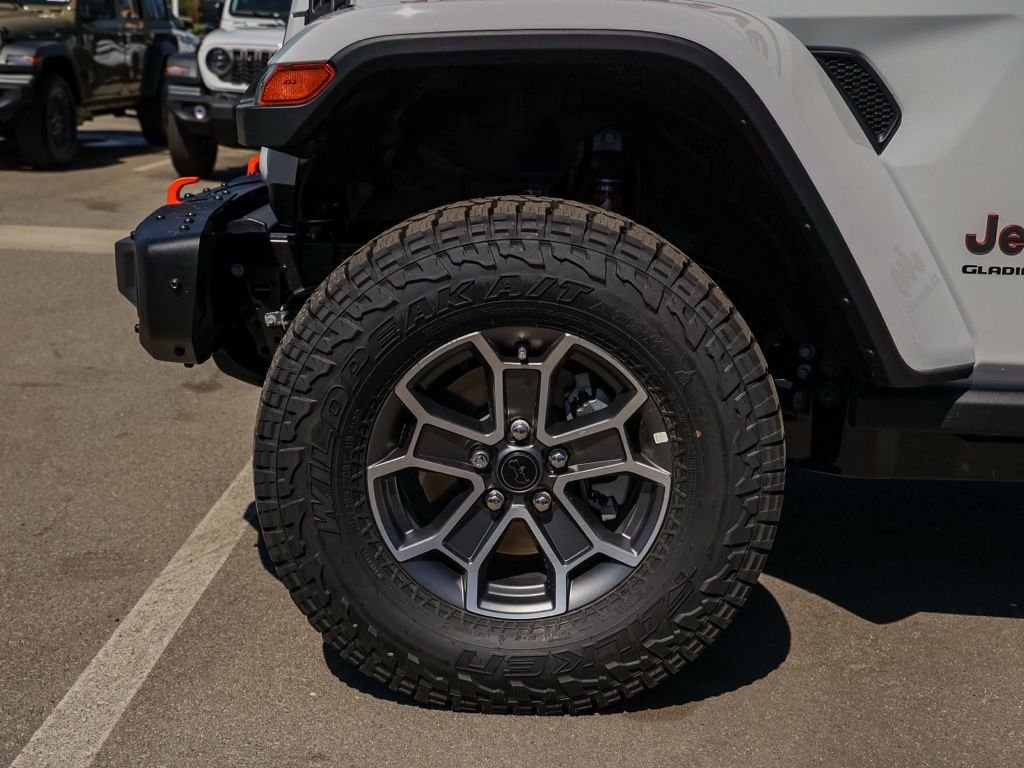 New 2026 Bright White Clear-Coat Exterior Paint Jeep Mojave image 10