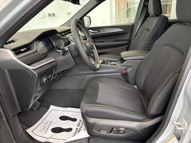 New 2026 Silver Zynith Exterior Paint Jeep Laredo image 19