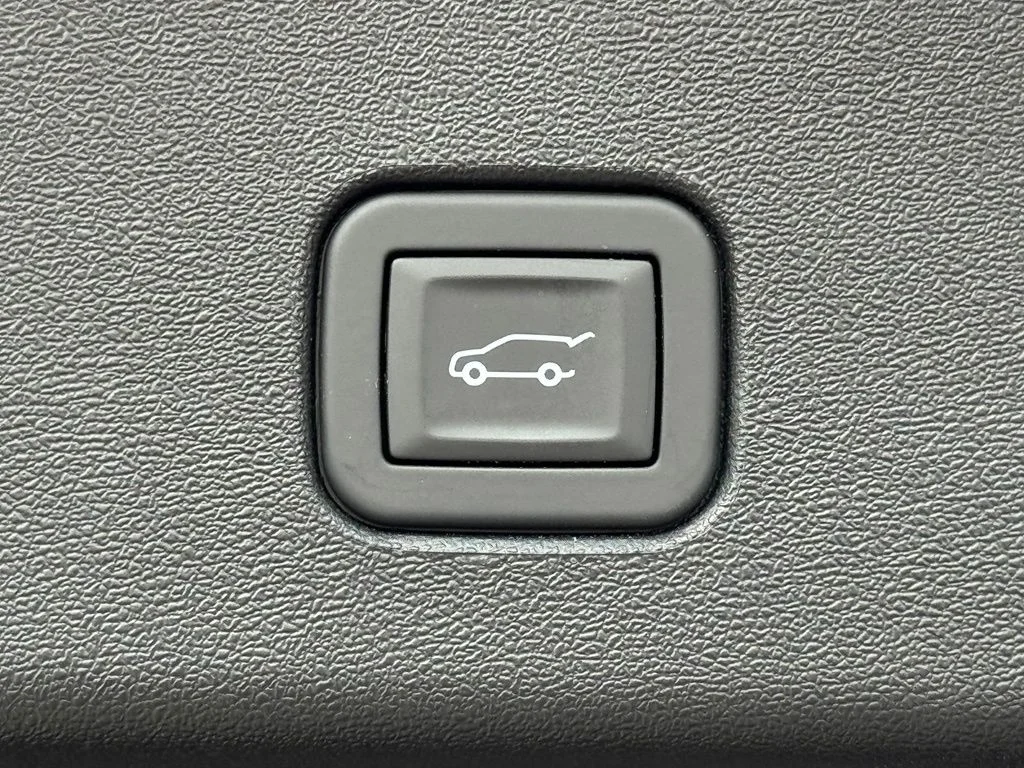 Used 2025 Red Cadillac Sport 2 image 35