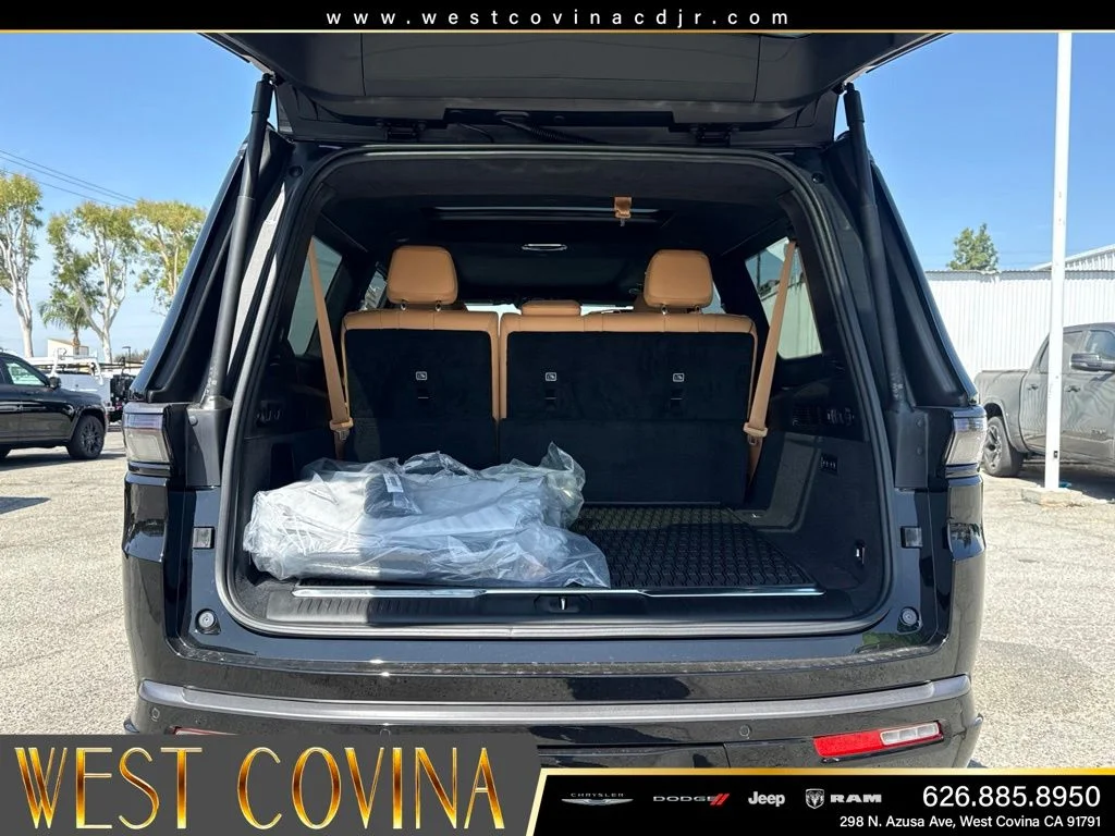 New 2026 High Gloss Black Jeep Summit Reserve image 28