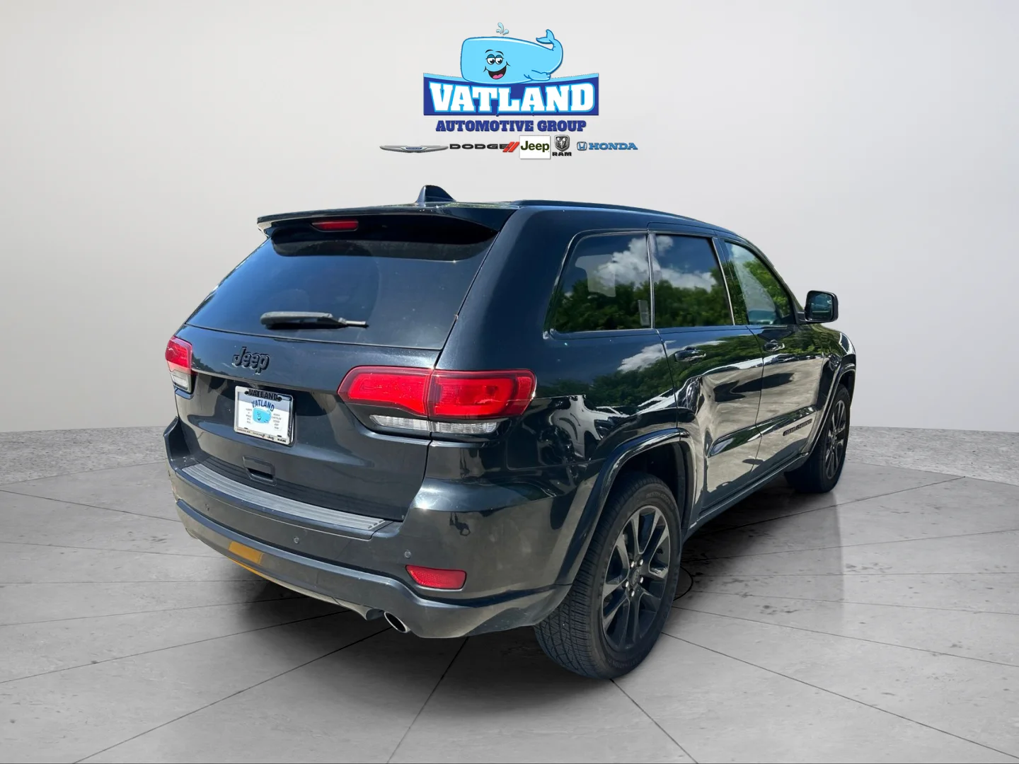 Used 2018 Diamond Black Jeep Altitude image 5