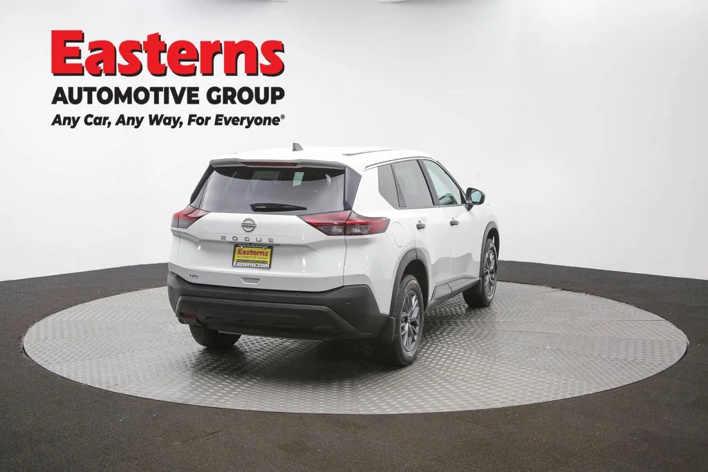 Used 2023 White Nissan S image 39