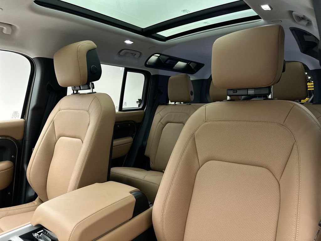 Used 2025 Gondwana Stone Metallic Land Rover S image 9