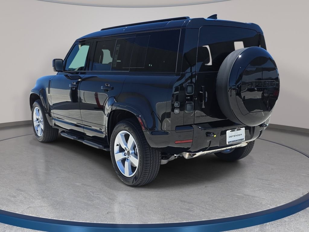 New 2026 Santorini Black Land Rover X-Dynamic SE image 7