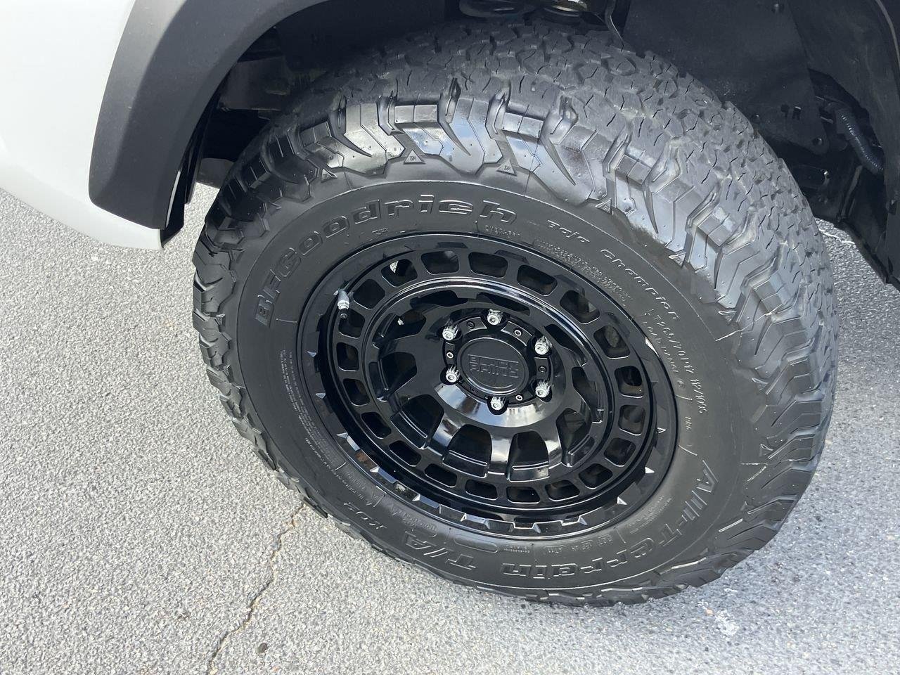 Used 2022 White Toyota TRD Off-Road Double Cab image 9