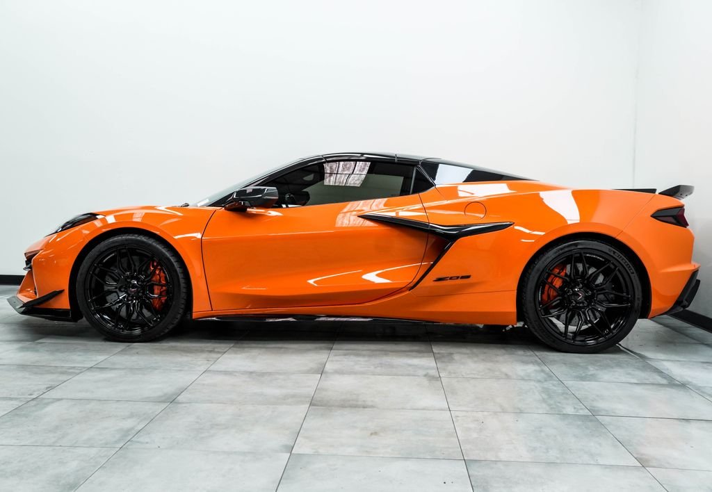 Used 2023 Orange Chevrolet Z06 image 9