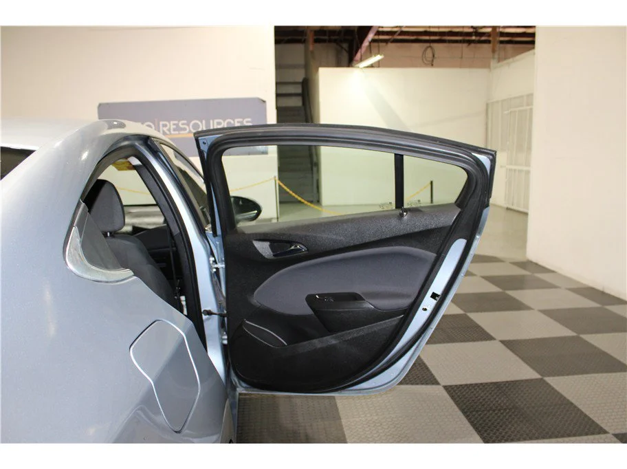 Used 2018 Arctic Blue Metallic Chevrolet LT image 22