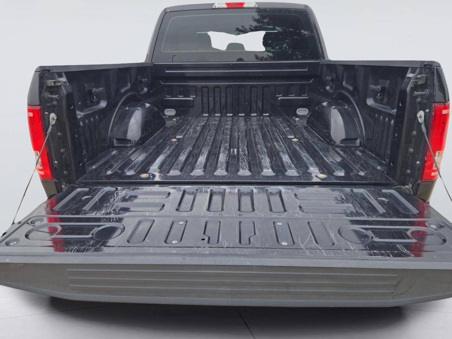 Used 2015 Tuxedo Black Metallic Ford XL image 25