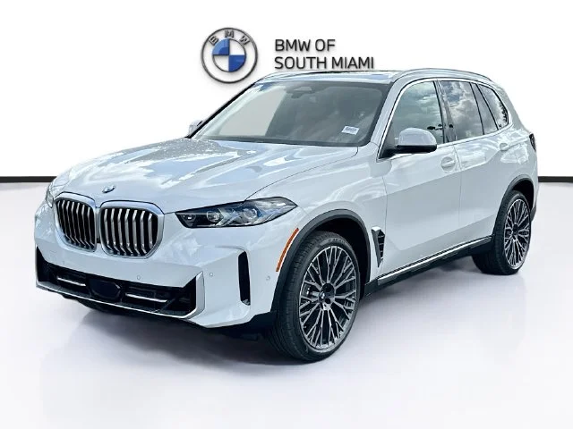 Used 2026 White BMW sDrive40i image 3