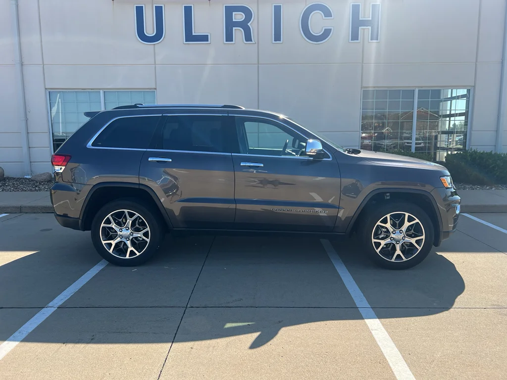 Used 2021 Granite Crystal Clearcoat Metallic Jeep Limited image 10